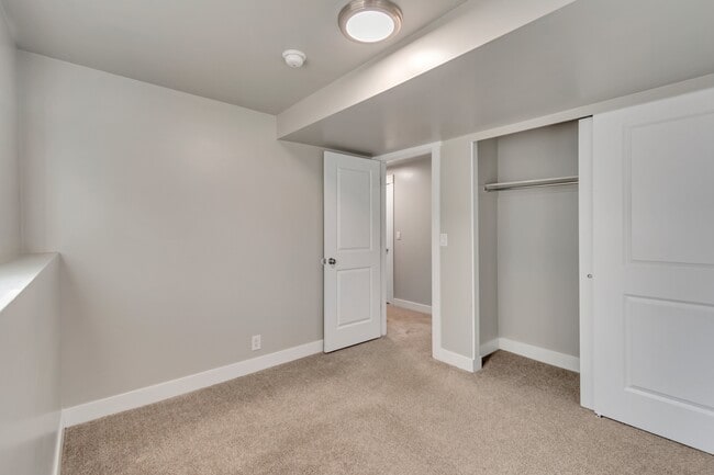 Building Photo - 3707 Kentucky Cir