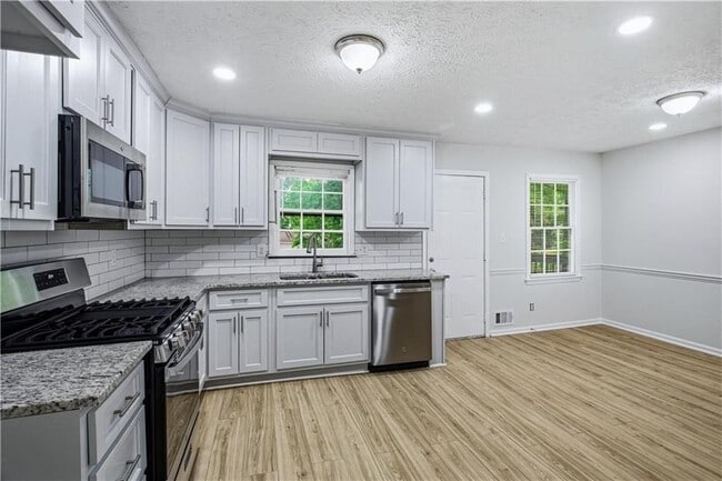 Building Photo - 1600 Sugar Plum Dr SW