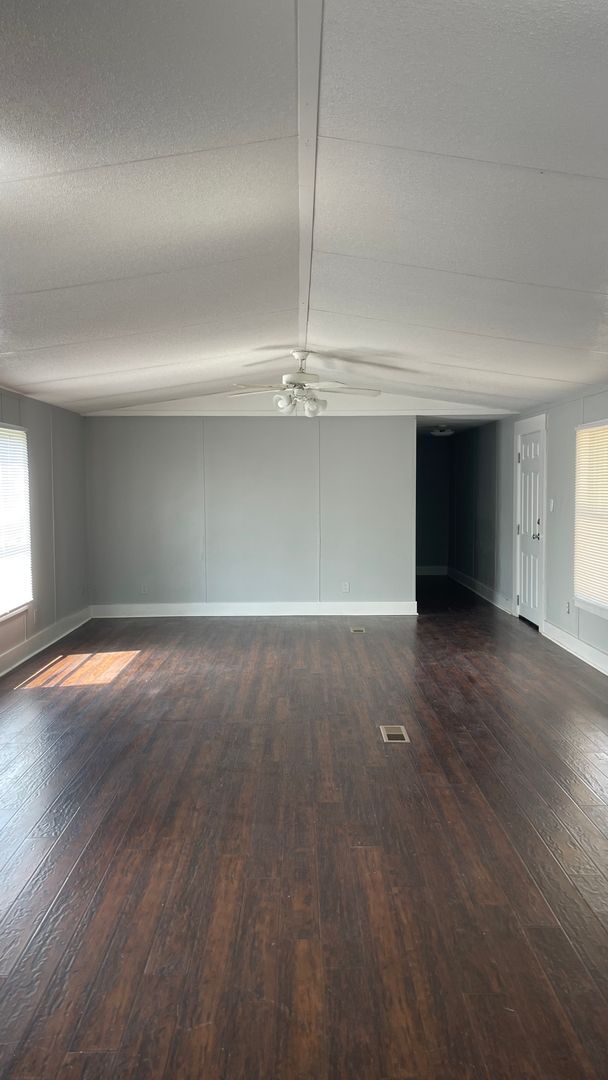 Building Photo - 3 Bed, 2 Bath Mobile Home! HUD ACCEPTED!