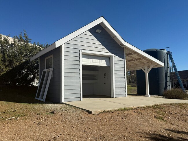 Building Photo - Acton 4 bedroom on Dirt Road