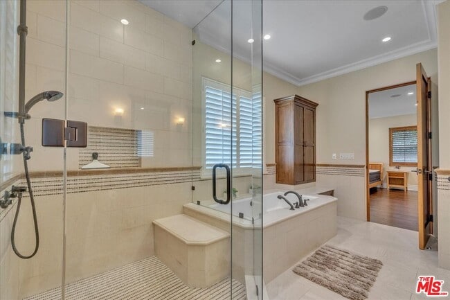 Building Photo - 5310 Leghorn Ave