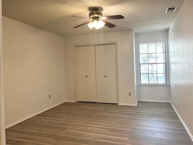 Building Photo - 8905 Curlew Dr