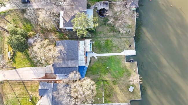 Building Photo - 13318 Southshore Dr