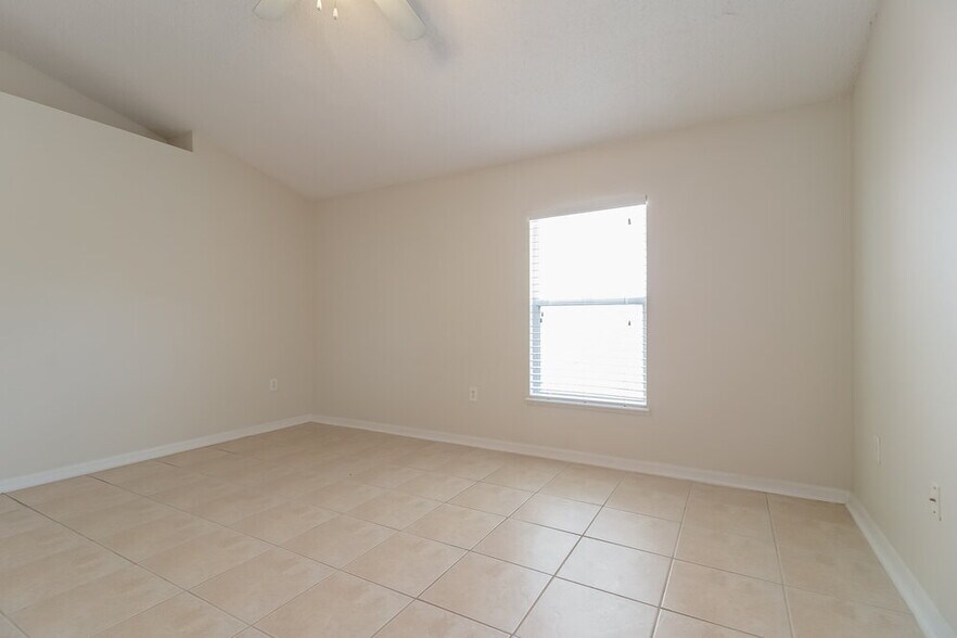 Building Photo - 2945 Elbib Dr