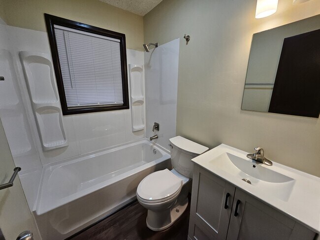 Building Photo - 3403 N Hartman Dr