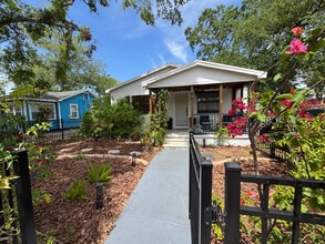 Building Photo - 911 James Ave S