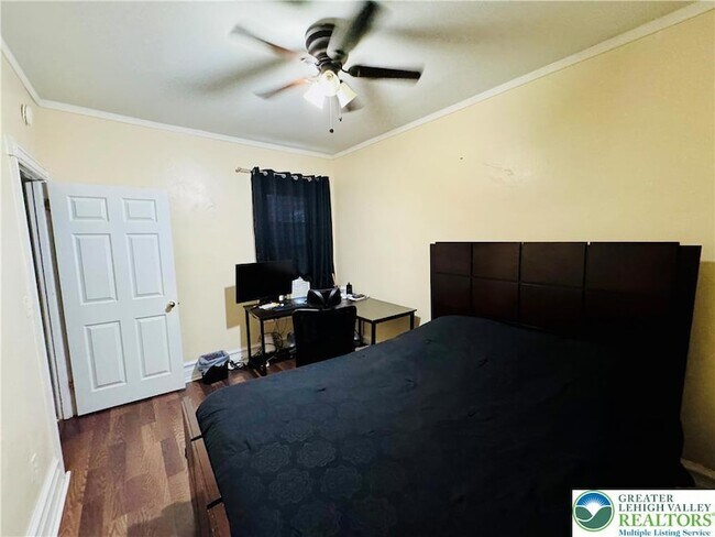 Building Photo - 1523 W Chew St