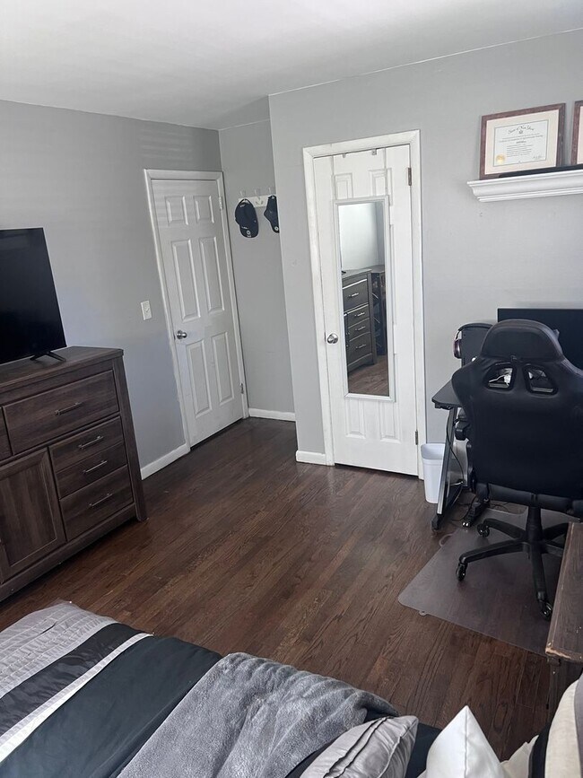 Building Photo - 724 Anna Pl