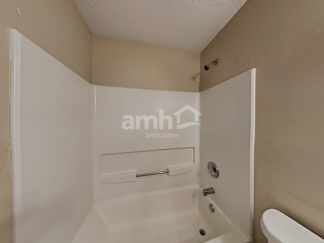 Building Photo - 910 Castlerock Way