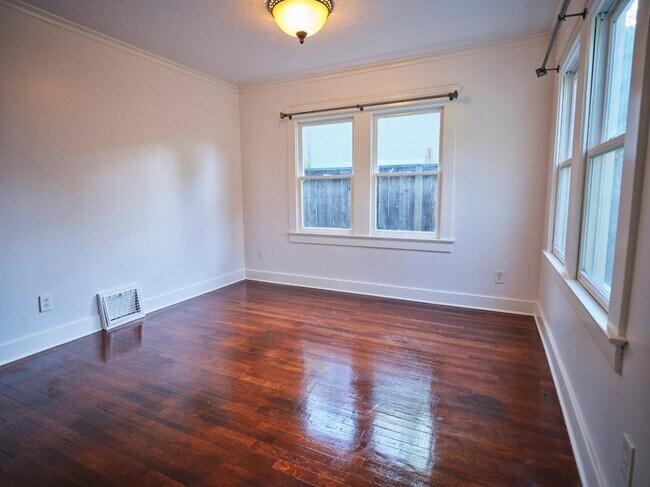 Building Photo - Charming 3 Bedroom in Historical Tower District