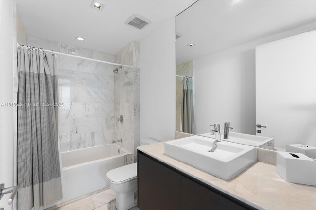 Building Photo - 1451 Brickell Ave