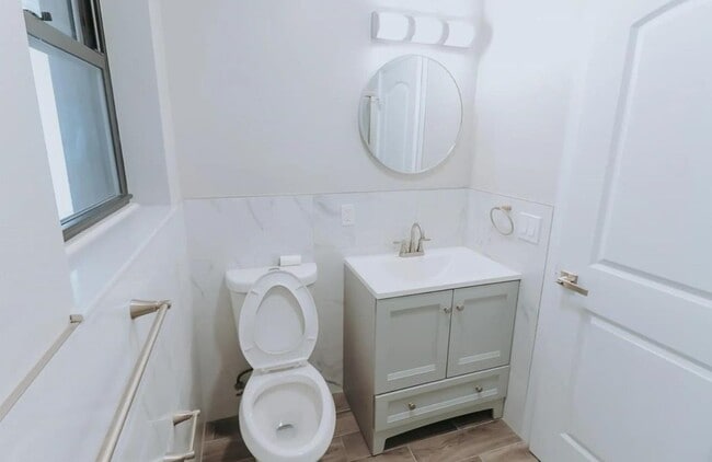 Building Photo - 32 Irving St