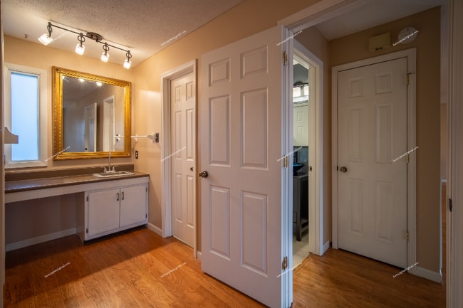 Building Photo - 8709 Olde Colony Trail