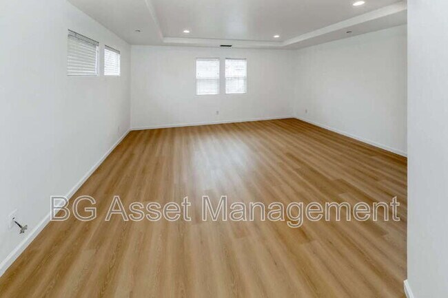 Building Photo - 128 Kingfisher St