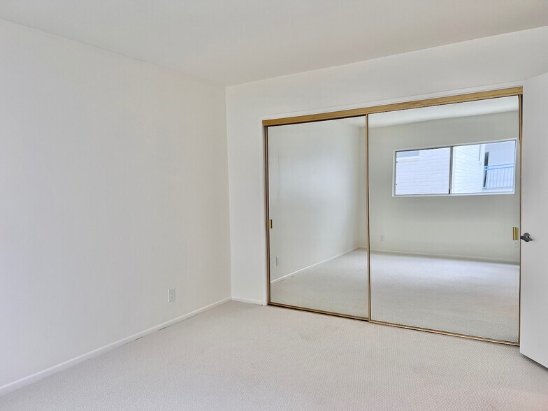 Building Photo - 11639 Chenault St