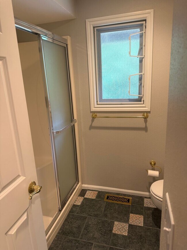 Building Photo - $3900.00 3 Bedroom 2.5 Bath Modern Style Home in Kirkland