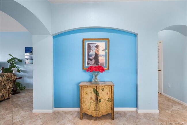 Building Photo - 691 SW Glen Crest Way