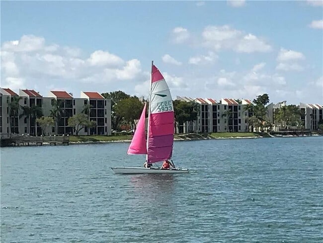 Building Photo - 111 Lake Emerald Dr