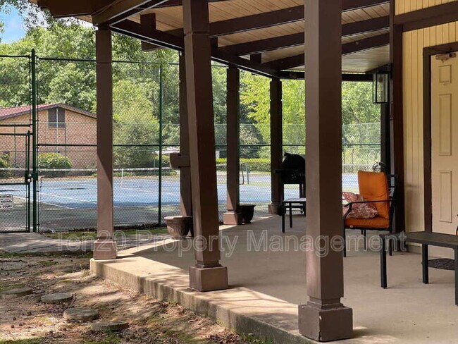 Building Photo - 2525 Norris Rd