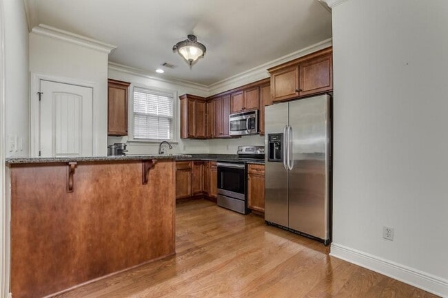 Building Photo - 2800 Belle Chase Ln