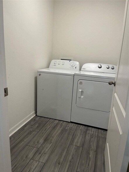 Building Photo - 1635 Wynford Cir