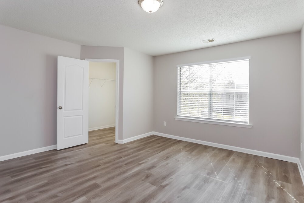 Building Photo - 701 Outlook Way