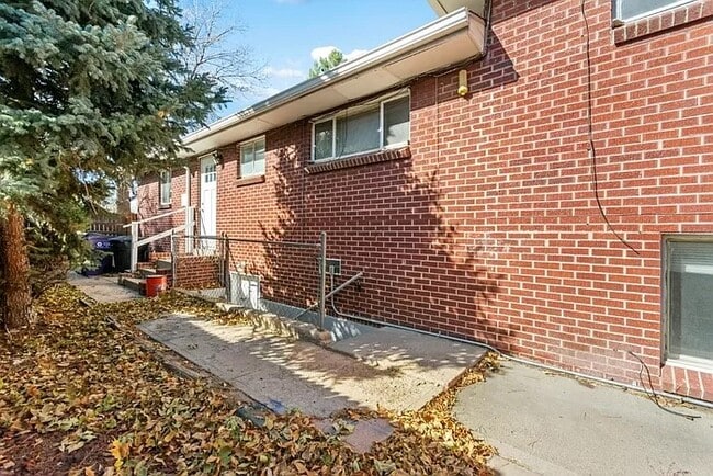 Building Photo - 768 S Krameria St