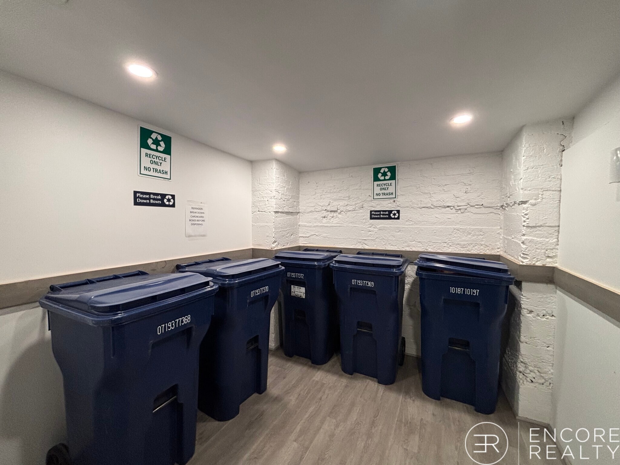 Building Photo - 8 Aberdeen St