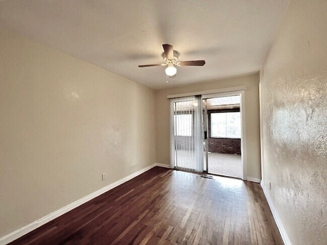 Building Photo - 920 E Cucharras St