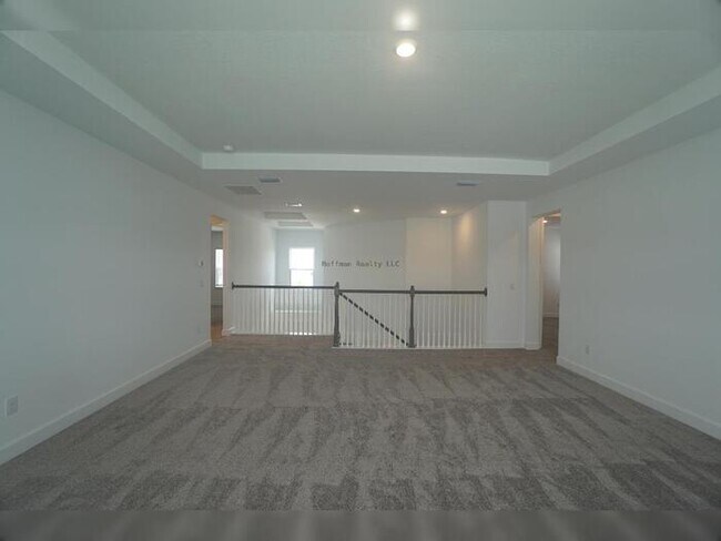 Building Photo - Stunning 5-Bedroom Lakeview Home in River ...