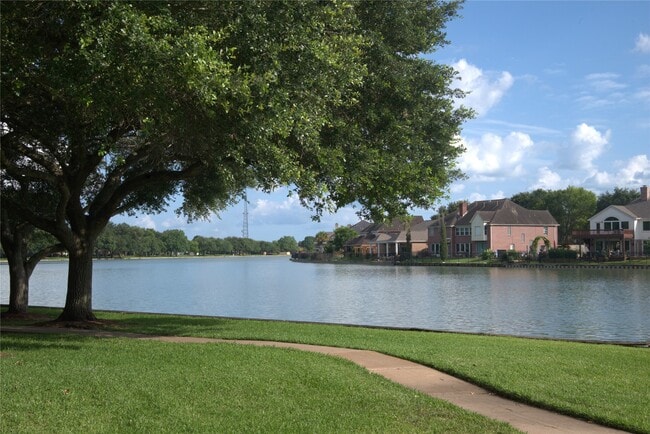 Building Photo - 1839 Lakewinds Dr