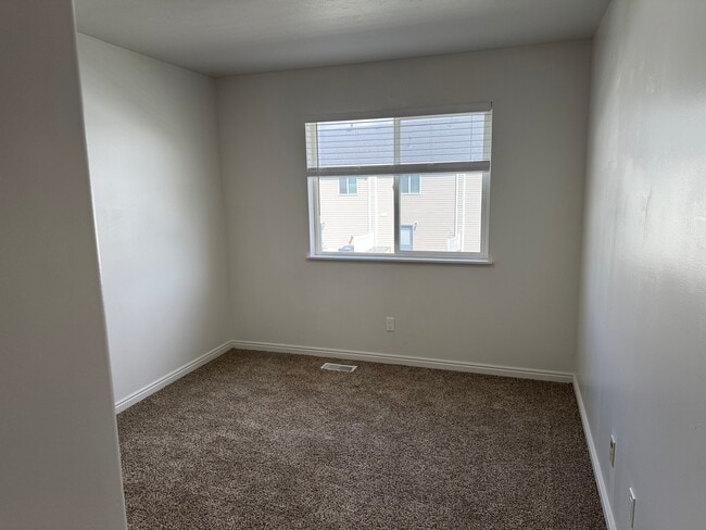 Building Photo - 2500 W 450 N