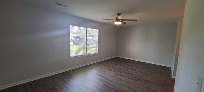 Building Photo - 104 Coachman Ln