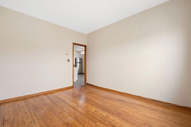 Building Photo - 39 W 51st St