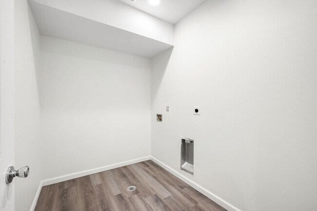 Building Photo - 911 Tennyson St