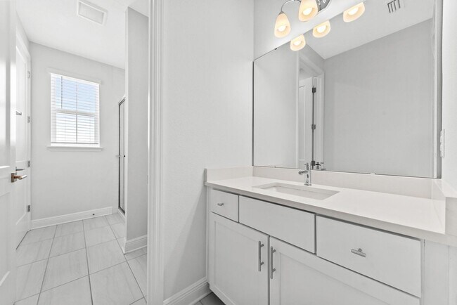 Building Photo - 3 Bedroom, 2.5 Bath Townhome in BEACHWALK ...