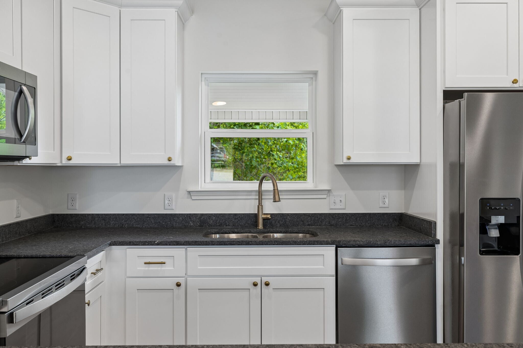 Building Photo - 551 Skyview Dr