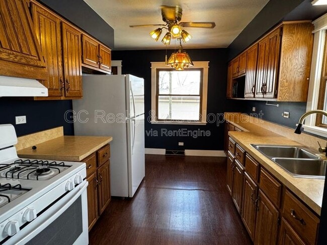 Building Photo - 510 N Fairview Ave