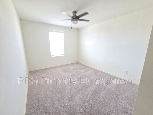 Building Photo - 20124 W Palo Verde Dr