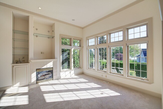 Building Photo - 4bd/4ba Kirkland House