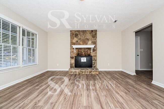 Building Photo - Welcome to your new Ellenwood haven!