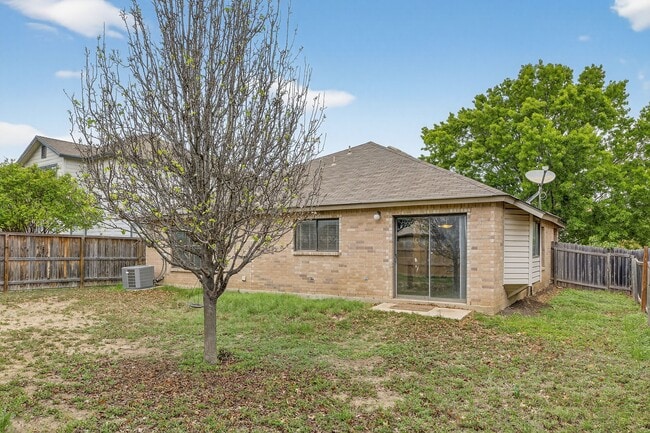 Building Photo - 10526 Bluegrass Pond