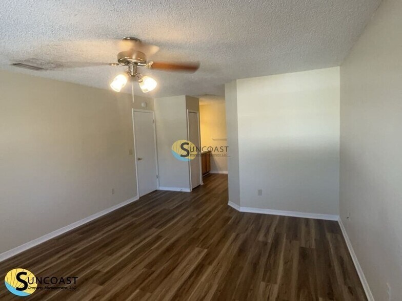 Building Photo - 8702 Bandera Cir S