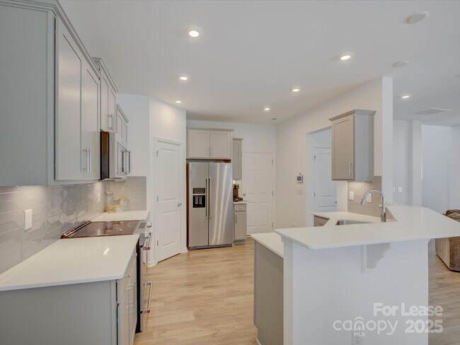 Building Photo - 13124 Rover St