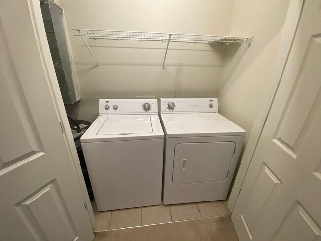 Building Photo - Bellingham Park Beauty