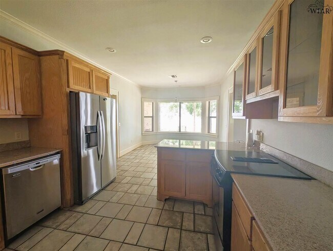 Building Photo - 609 Shoreline Dr