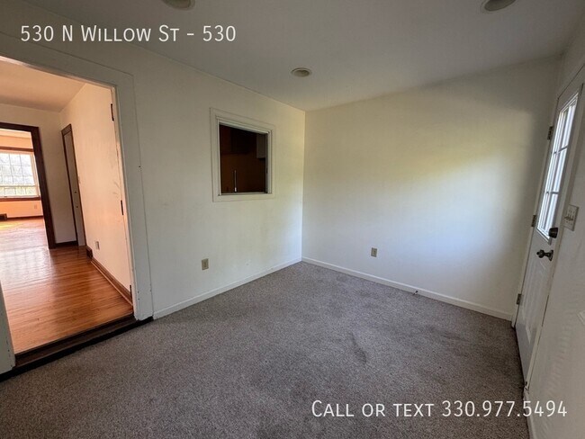 Building Photo - 530 N Willow St
