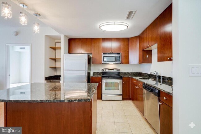 Building Photo - 155 Potomac Passage
