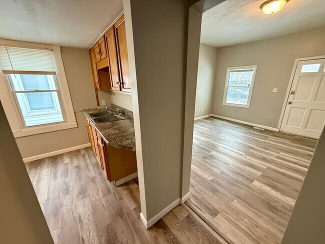 Building Photo - 3 Bed 1 Bath - Single family house, Taylor-Berry Neighborhood