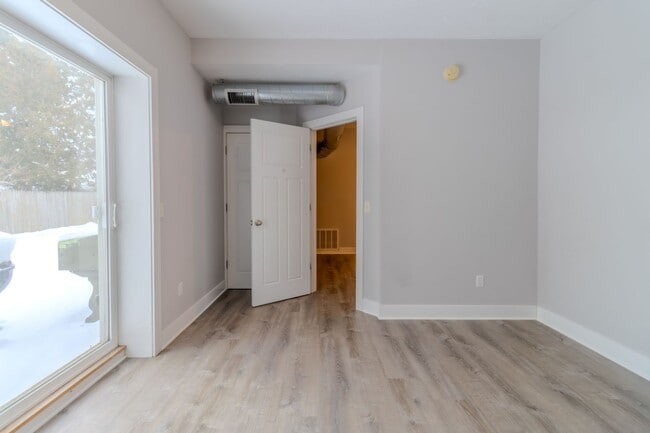 Building Photo - 933 E Front St